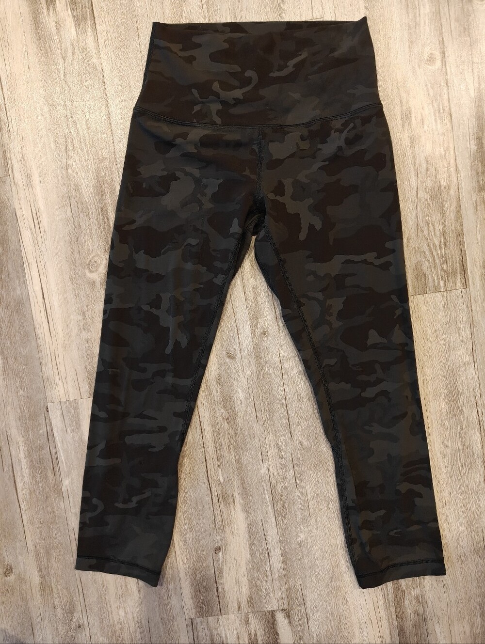 Lululemon Align Crop *23 "Incognito Camo Multi Gator Green Size 4